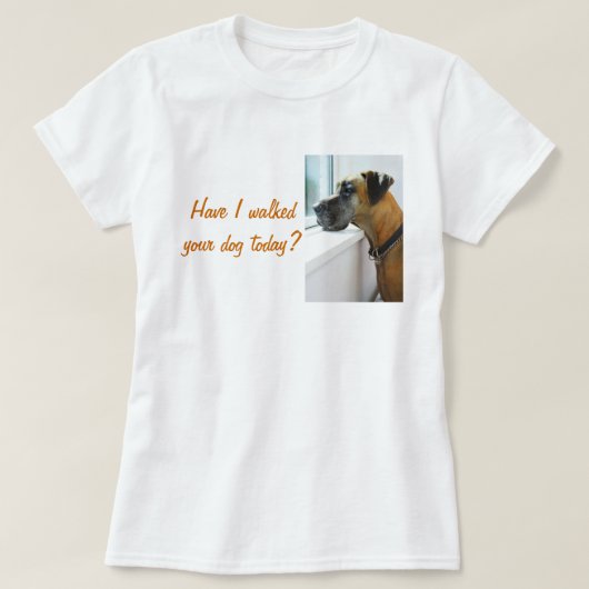 Great Dane traurig Aussehen Fenster für Hunde Walk T-Shirt (Design vorne)