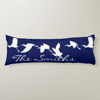 Great Egrets in Flight (Choose background color) Seitenschläferkissen