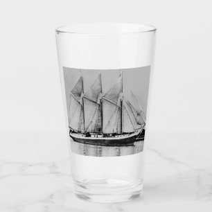 Great Lakes-Schoner Oliver H. Perry Glas