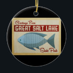 Great Salt Lake Festival Keramik Ornament<br><div class="desc">Dieses Greetings From Great Salt Lake Vintage Reisedesign besticht durch einen lustigen blauen Fisch mit roten Akzenten und ein Retro-Ambiente aus den 60er Jahren.</div>