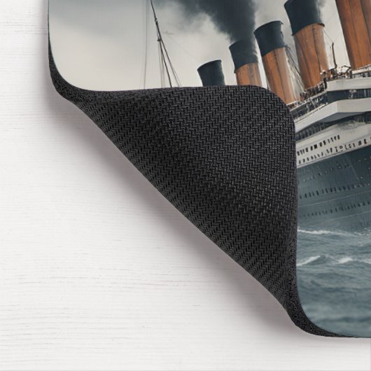 Great Ship Titanic on Ocean Classic Mousepad (Ecke)