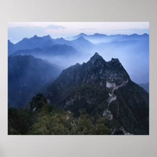 Great Wall in frühen Morgennebel, China Poster (Vorne)