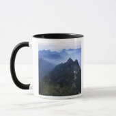 Great Wall in frühen Morgennebel, China Tasse (Links)