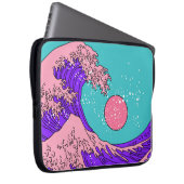 Great Wave in Vaporwave Pop Art Style. Ansicht auf Laptopschutzhülle (Vorne Rechts)