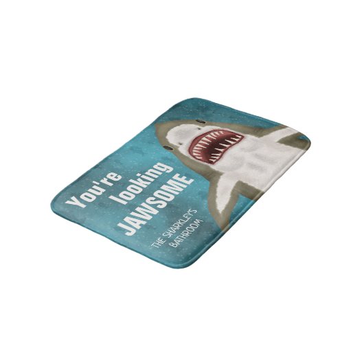 Great White Shark Funny Jawsome Pub Personalisiert Badematte (Schrägansicht)