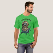 Great White Shark Inside of a Diving Helmet URM T-Shirt (Vorne ganz)