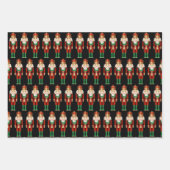 Gree and Gold Christmas Nutcrackers Wrapping Paper Geschenkpapier Set (Vorderseite)