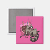Greedy Raccoon Full of Birthday Cake Cartoon Magnet (Vorderseite/Rückseite)