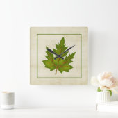 Green 2 Leaf Fall Season Themed Square Clock Quadratische Wanduhr (Zuhause)