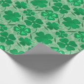 Green 4 Leaf Clovers St. Patricks Day Geschenkpapier (Ecke)