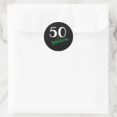 Green 50 und fabulous Black Fiftieth Birthday Runder Aufkleber (Tasche)
