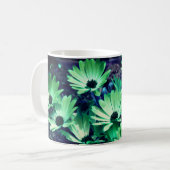 Green African Daisies Floral Art Personalisiert Kaffeetasse (Vorderseite Links)