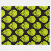 Green Alien Head Fleece Blanket (Vorderseite (Horizontal))