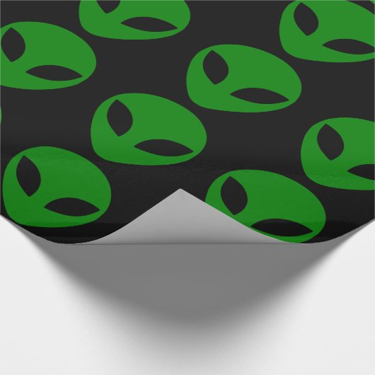 Green Alien Head Geschenkpapier (Ecke)