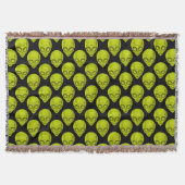 Green Alien Head Throw Blanket Decke (Vorderseite)