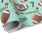 Green American Football Ball Happy Birthday Foto Geschenkpapier (Rolleneckpunkt)