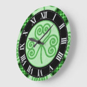 Green and Black Plaid Shamrock Wall Clock Große Wanduhr (Winkel)