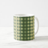 Green and Creme White Vintage Flower pattern Kaffeetasse (VorderseiteRechts)
