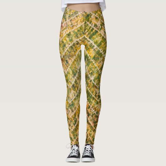 Green and Gold Tie Dye Chevron Pattern Leggings (Vorderseite)