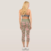 Green and Pink Modern Leopard Pattern Capri Leggings (Rückseite)
