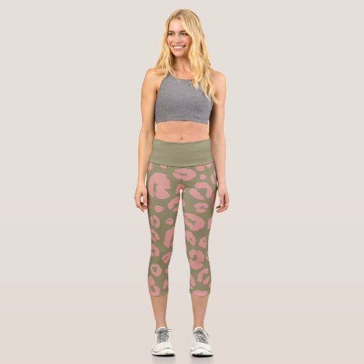 Green and Pink Modern Leopard Pattern Capri Leggings (Vorderseite)