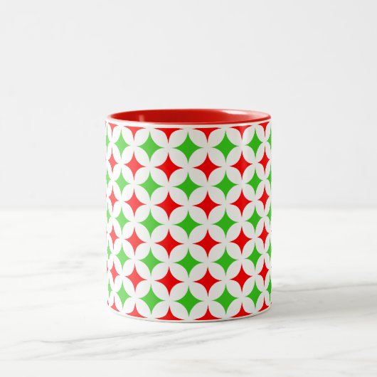 Green and Red Diamond Star Pattern on White Zweifarbige Tasse (Mittel)