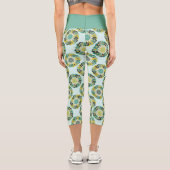 Green and Teal Modern Geometric Flower Pattern Capri Leggings (Rückseite)