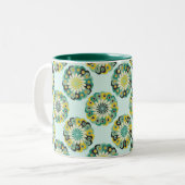 Green and Teal Modern Geometric Flower Pattern Zweifarbige Tasse (Vorderseite Links)