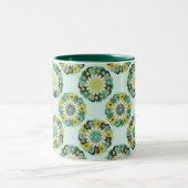 Green and Teal Modern Geometric Flower Pattern Zweifarbige Tasse (Mittel)