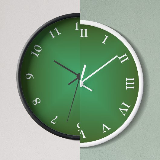Green Angular Ombre Arabisch oder Roman Numerus Runde Wanduhr