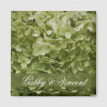 Green Annabelle Hydrangea Floral Wedding Magnet<br><div class="desc">Passen Sie das elegante Green Annabelle Hydrangea Floral Wedding Square Magnet mit den persönlichen Namen der Braut und des Bräutigams an, um ein personalisiertes Gastgeschenk zu schaffen oder um den Jungvermählten, Brautmädchen oder Brautpflegern Zugeständnisse zu machen. Dieser hübsche, individuell geblümte Heiratsmagnet zeigt ein Blumenfoto eines hellgrünen Gartens, Annabelle Hydrangea Blume....</div>