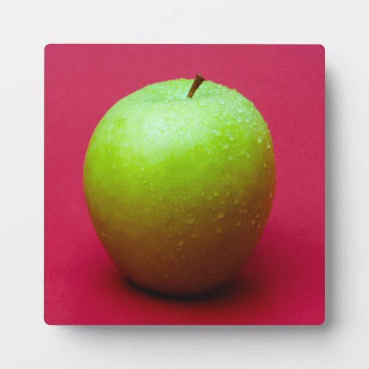 Green apple on red background fotoplatte (Vorderseite)