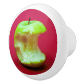 Green apple on red background keramikknauf (Rechts)
