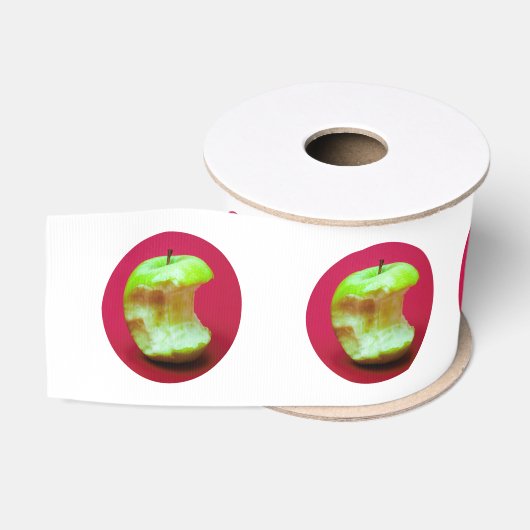 Green apple on red background ripsband (Spule)