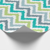 Green Aqua Gray Zigzags Ikat Pattern Geschenkpapier (Ecke)