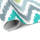 Green Aqua Gray Zigzags Ikat Pattern Geschenkpapier (Rolleneckpunkt)