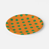 Green auf Orange Polka Dots Design Pappteller (Schrägansicht)