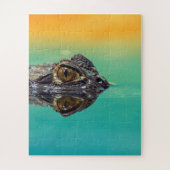 Green Baby Crocodile in Water mit Blau und Orange Puzzle (Vertikal)