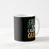 Green Bean Cerole Queen Kitchen Funny Thanksgiving Kaffeetasse (VorderseiteRechts)