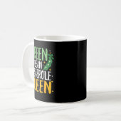 Green Bean Cerole Queen Kitchen Funny Thanksgiving Kaffeetasse (Vorderseite Links)