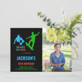 Green Black Foto Skateboards Geburtstagseinladunge Einladung (Stehend Vorderseite)