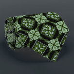 Green & Black Tatreez Henna Thobe Print Muster Krawatte<br><div class="desc">Moderne grün und schwarz traditionelle Tatreez Henna Thobe Kunstwerk Arabesque Muster arabischen Herren Krawatte von Socktiety. Karo die passenden Socken aus,  um das Outfit zu vervollständigen.</div>