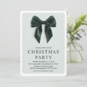 "Green Bow Weihnachts-Party | Eleganter Urlaub Einladung (Stehend Vorderseite)