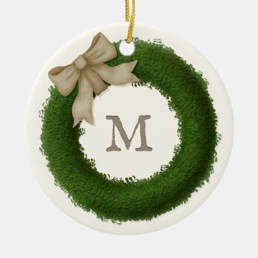 Green Boxwood Wreath Mit Monogramm benutzerdefinie Keramik Ornament (Vorne)