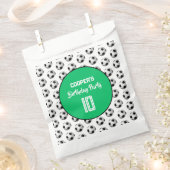 Green Boy Soccer Birthday Party Geschenktütchen (Ausgeschnitten)