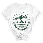 Green Bride Camping Junggeselinnen-Abschied BVI Tri-Blend Shirt<br><div class="desc">Beginnen Sie Ihr Bachelorette-Wochenende mit einem stilvollen und unterhaltsamen Tee für die Braut mit grünen Outdoor-Themenelementen! Wenn Sie Fragen oder Wünsche bezüglich des Designs haben,  kontaktieren Sie uns bitte über den Chat; wir helfen Ihnen gerne weiter!</div>