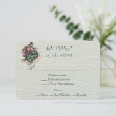 Green Burgundy Floral Wedding Bouquet RSVP Karte (Stehend Vorderseite)