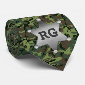 Green Camouflage Muster Sheriff Abzeichen Monogram Krawatte (Gerollt)