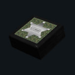 Green Camouflage Muster Sheriff Name Abzeichen Erinnerungskiste<br><div class="desc">Dieses individuell anpassbare Camouflage Muster Design hat ein Metall Sheriff Abzeichen mit Platz für Sie Ihren Namen hinzufügen. Die Tarnung ist in Grün- und Brauntönen gehalten. Es ist ein großartiges Design für eine Person im Militär, einen Veteran, eine Frau oder einen Mann in der Strafverfolgung, einen Jäger oder sogar einen...</div>
