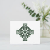 Green Celtic Cross mit Triskele Gravur Postkarte (Stehend Vorderseite)